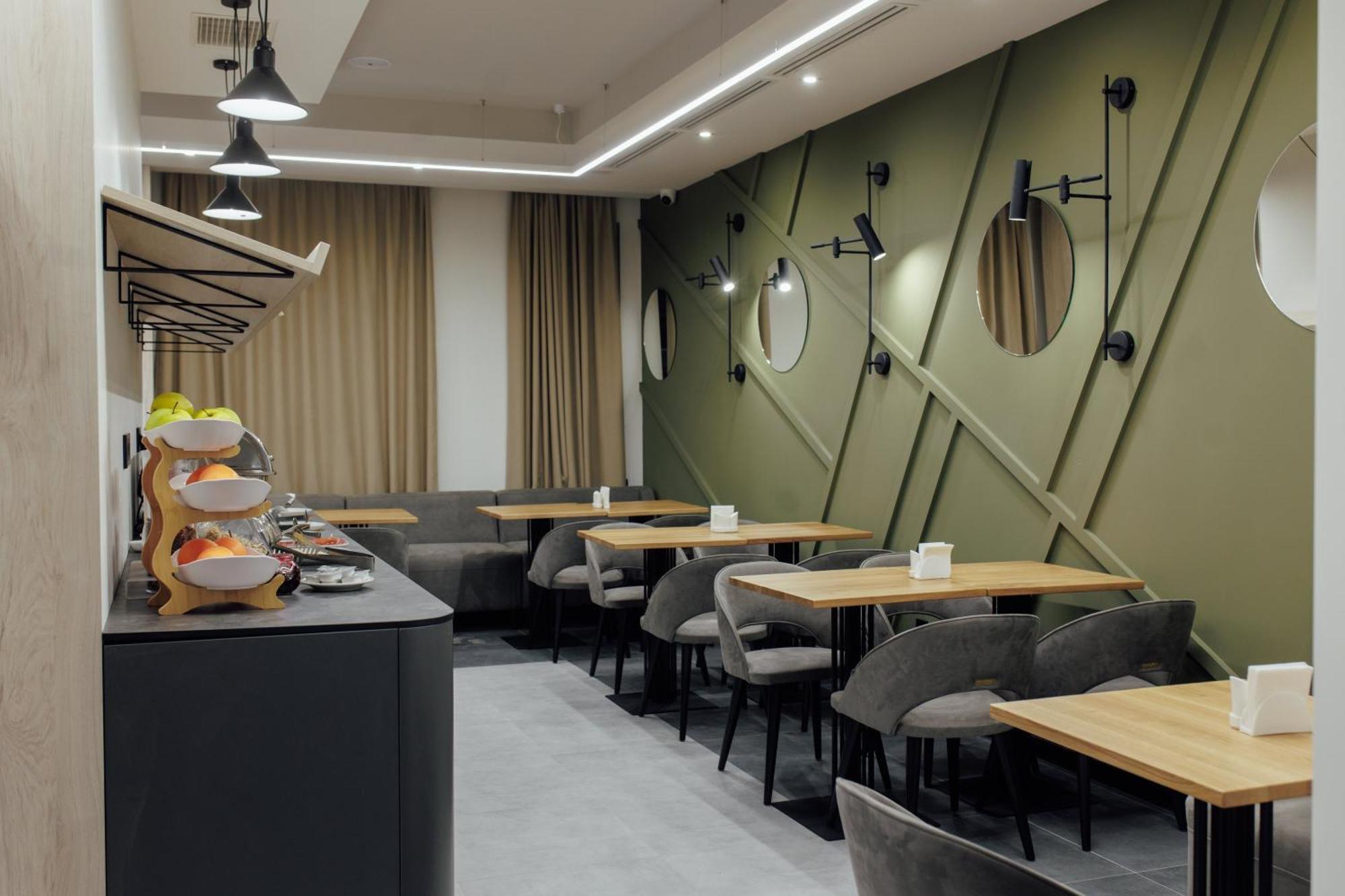 Select Hotel Лвив Екстериор снимка