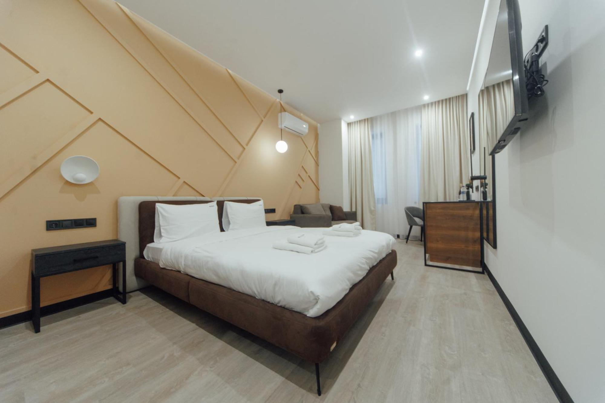 Select Hotel Лвив Екстериор снимка