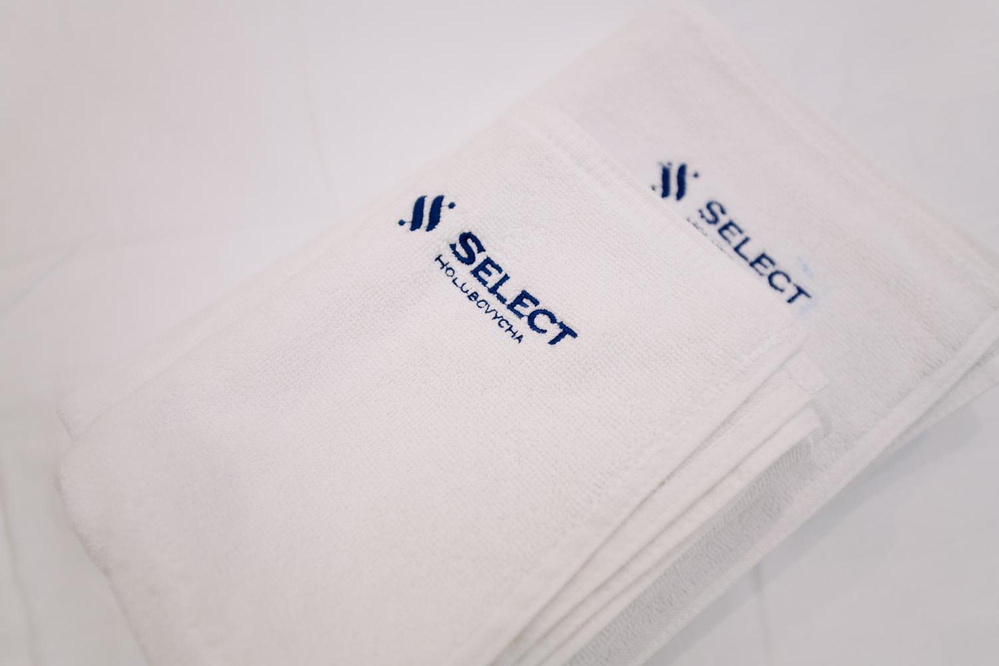 Select Hotel Лвив Екстериор снимка
