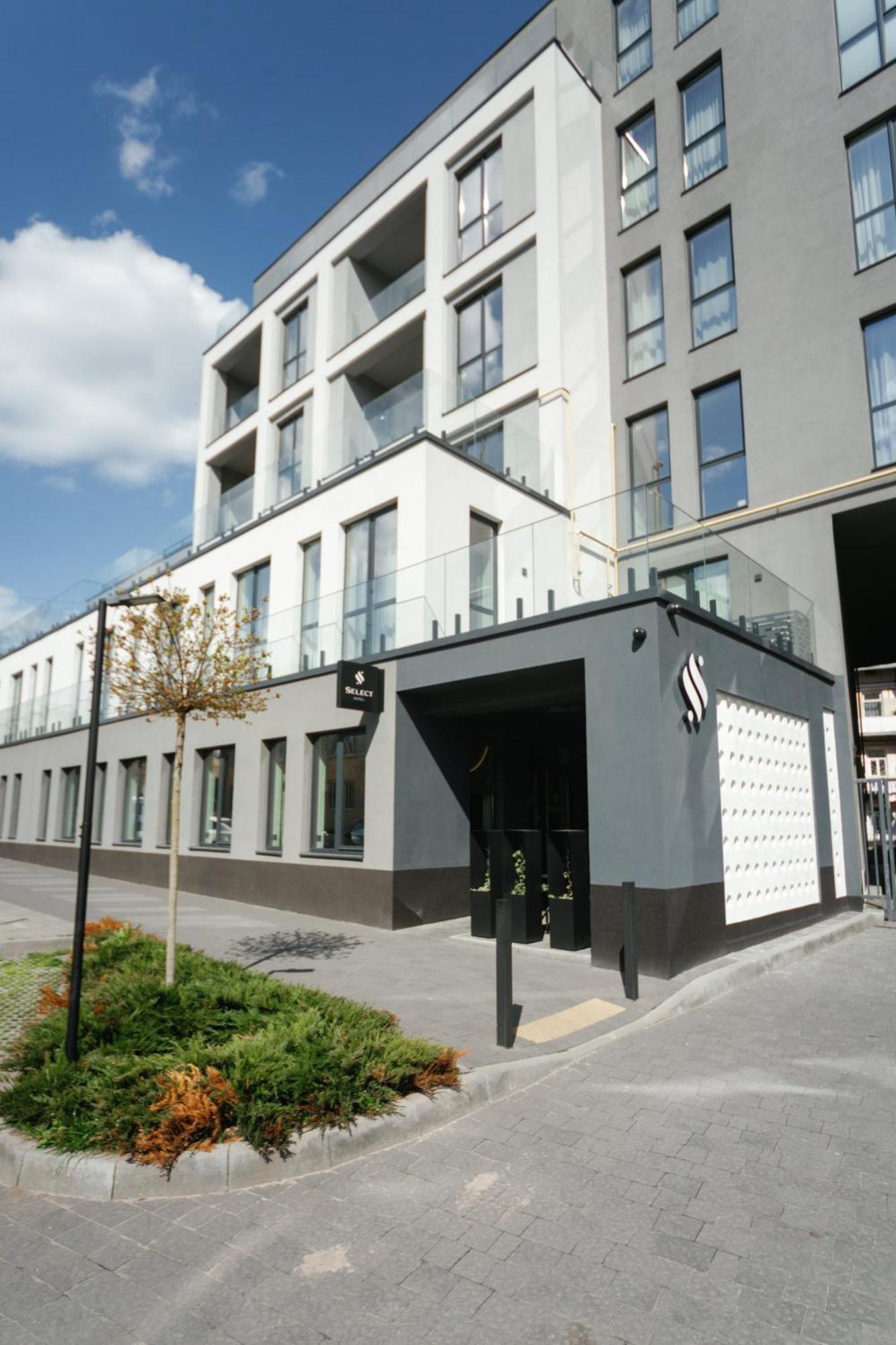 Select Hotel Лвив Екстериор снимка