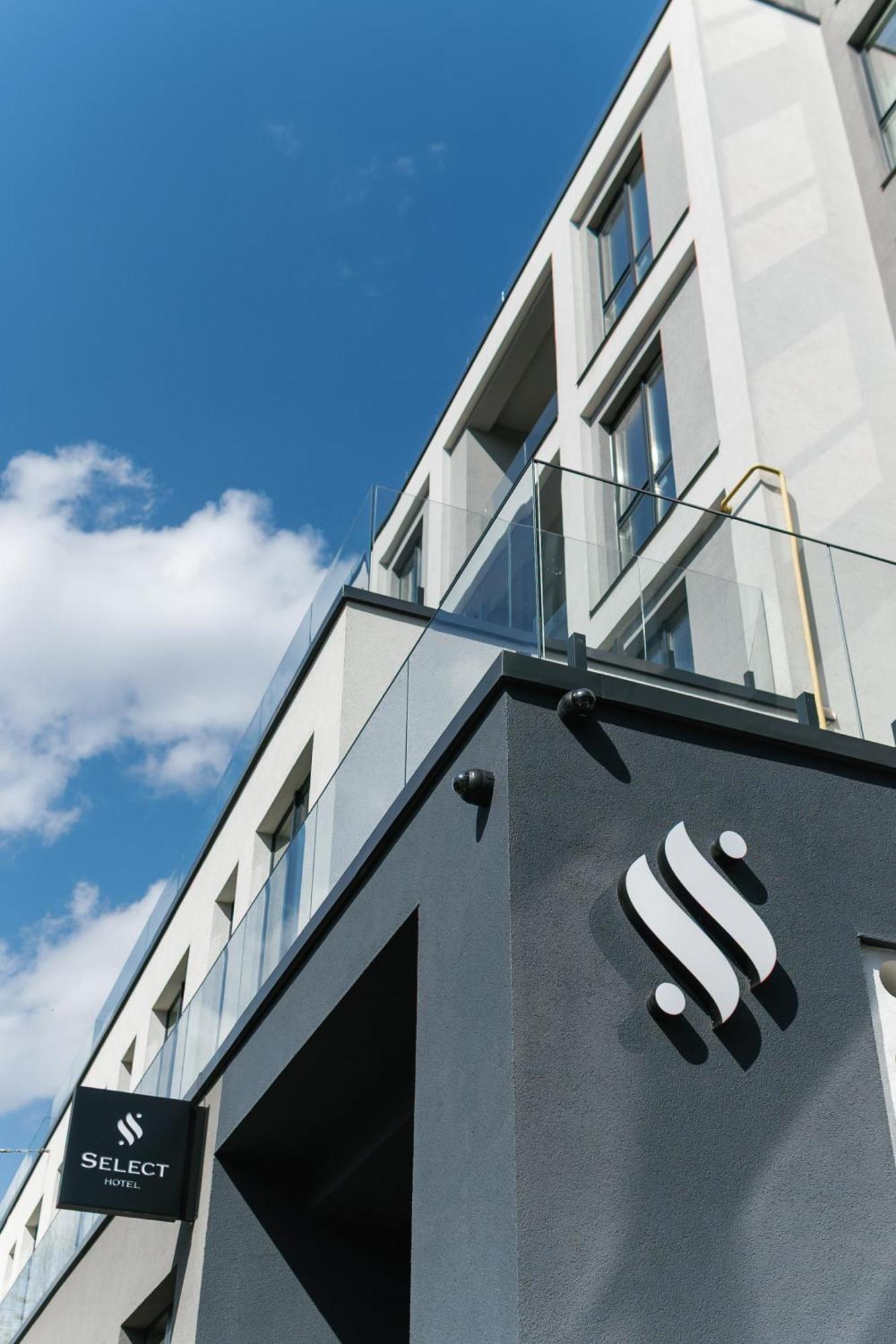 Select Hotel Лвив Екстериор снимка