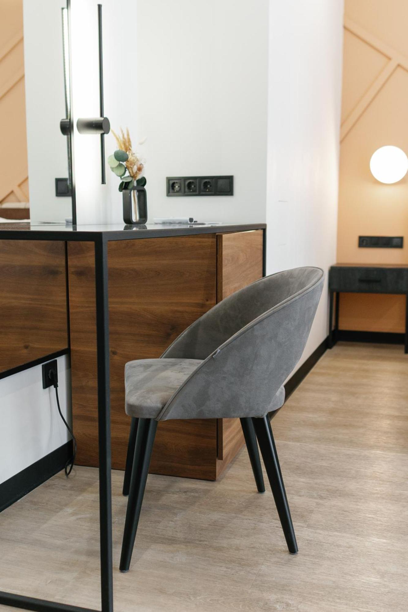 Select Hotel Лвив Екстериор снимка